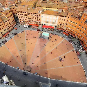 Apartamento Stilmoderno In Siena's Historic Center, Just Steps From Piazza Del Campo, Siena